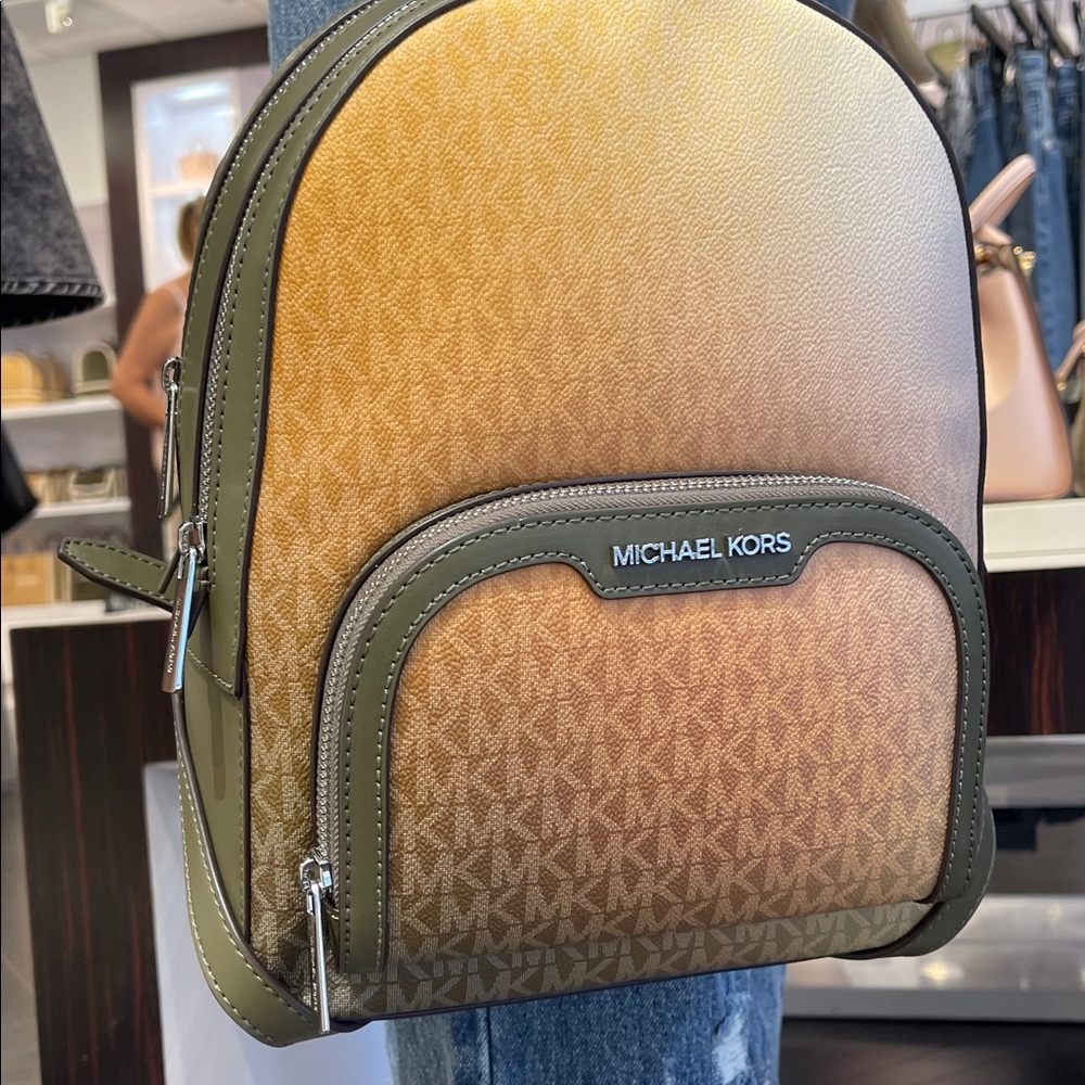 MICHAEL KORS Jaycee Medium Ombré Signature Logo Backpack
Olive Combo 
NWT - Picture 13 of 16